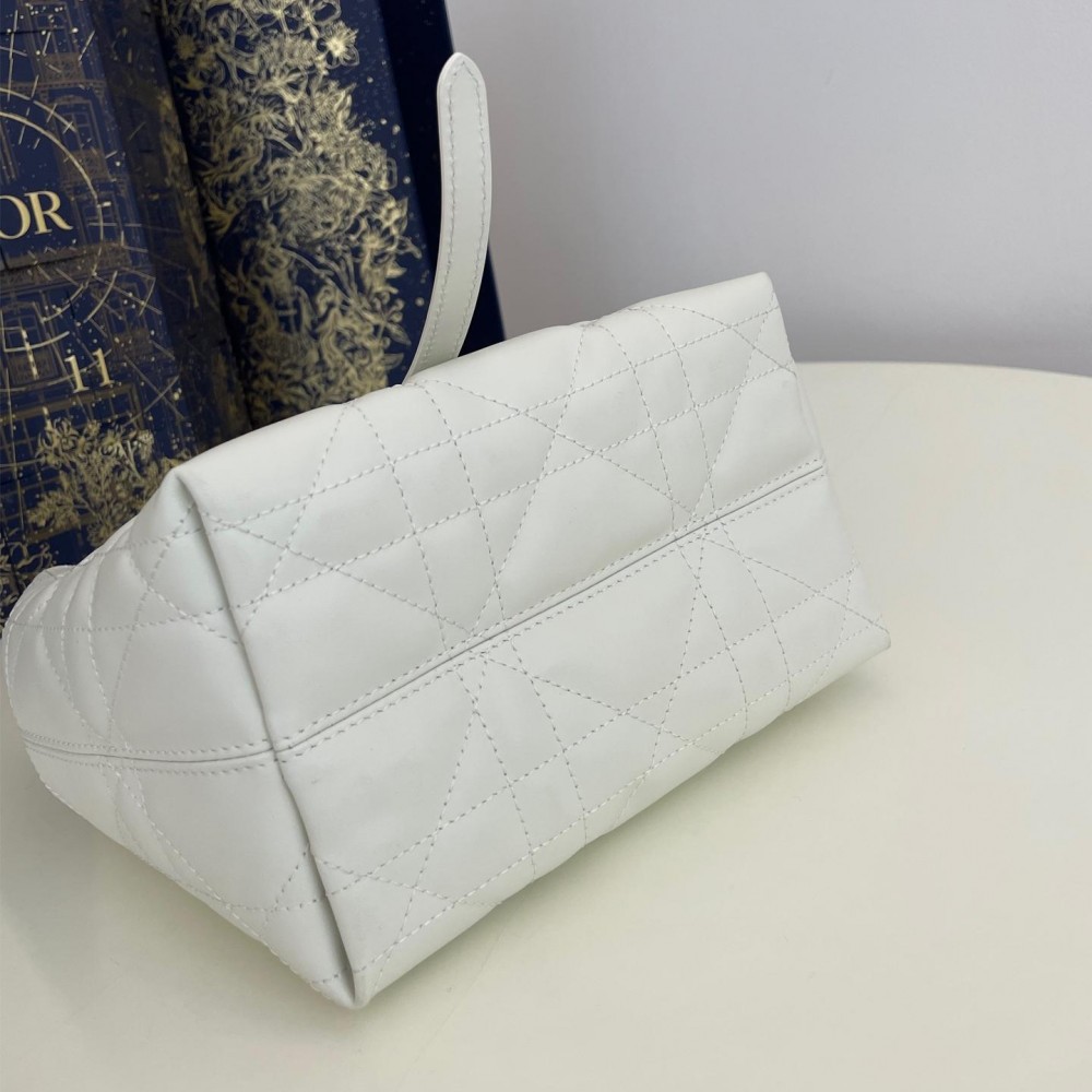 Christian Dior LADY DIOR classic small rattan stitching white leather handbag Christian Dior LADY DIOR classic small rattan stitching white leather handbag