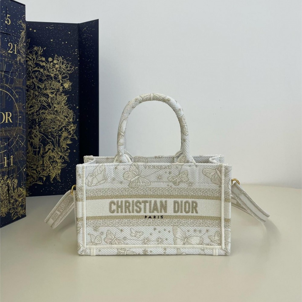 Christian Dior DIOR BOOK TOTE classic small rattan stitching white handbag Christian Dior DIOR BOOK TOTE classic small rattan stitching white handbag