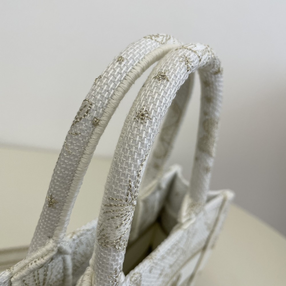 Christian Dior DIOR BOOK TOTE classic small rattan stitching white handbag Christian Dior DIOR BOOK TOTE classic small rattan stitching white handbag
