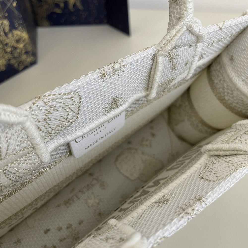 Christian Dior DIOR BOOK TOTE classic small rattan stitching white handbag Christian Dior DIOR BOOK TOTE classic small rattan stitching white handbag