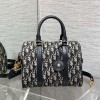 Christian Dior classic leather LOGO pattern black and white contrast handbag Christian Dior classic leather LOGO pattern black and white contrast handbag
