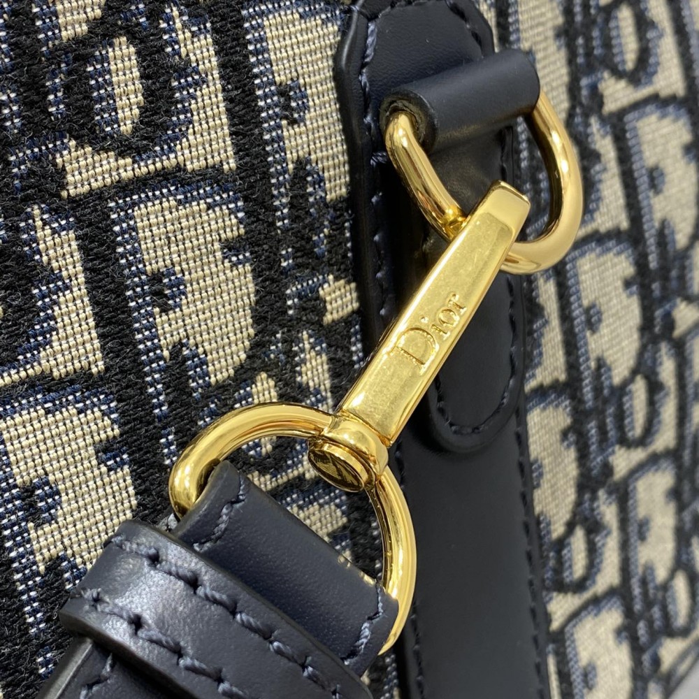 Christian Dior classic leather LOGO pattern black and white contrast handbag Christian Dior classic leather LOGO pattern black and white contrast handbag