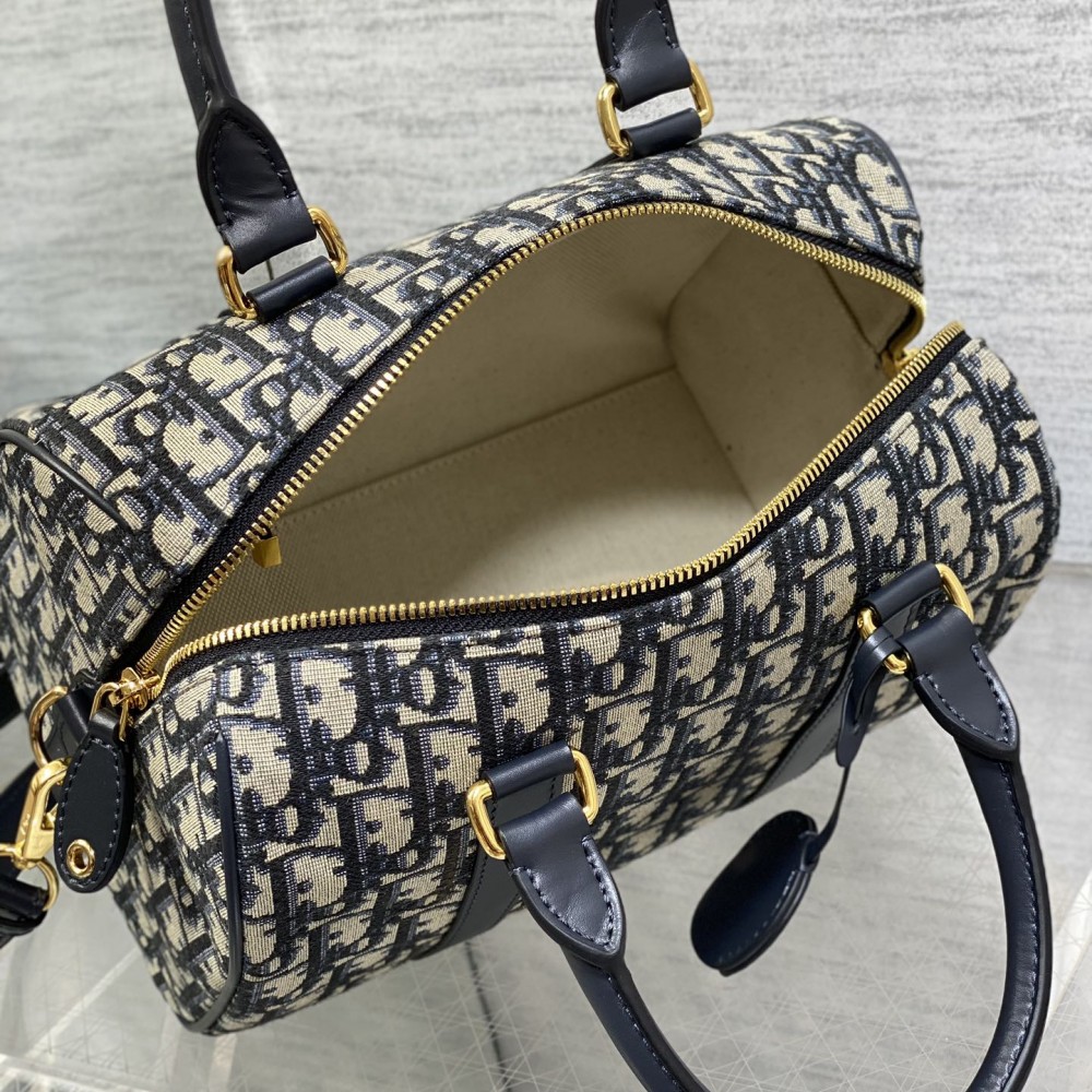 Christian Dior classic leather LOGO pattern black and white contrast handbag Christian Dior classic leather LOGO pattern black and white contrast handbag