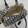 Christian Dior classic leather LOGO pattern black and white contrast handbag Christian Dior classic leather LOGO pattern black and white contrast handbag