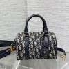Christian Dior classic medium leather LOGO pattern black and white contrast handbag Christian Dior classic medium leather LOGO pattern black and white contrast handbag