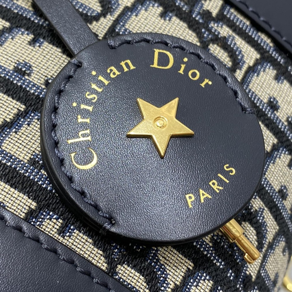 Christian Dior classic medium leather LOGO pattern black and white contrast handbag Christian Dior classic medium leather LOGO pattern black and white contrast handbag