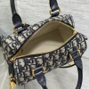 Christian Dior classic medium leather LOGO pattern black and white contrast handbag Christian Dior classic medium leather LOGO pattern black and white contrast handbag