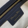 Christian Dior classic medium leather LOGO pattern black and white contrast handbag Christian Dior classic medium leather LOGO pattern black and white contrast handbag