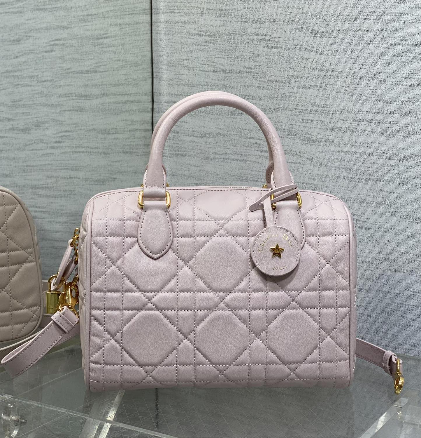 Christian Dior My Dior series matte lambskin matte rattan pattern exquisite pink handbag Christian Dior My Dior series matte lambskin matte rattan pattern exquisite pink handbag