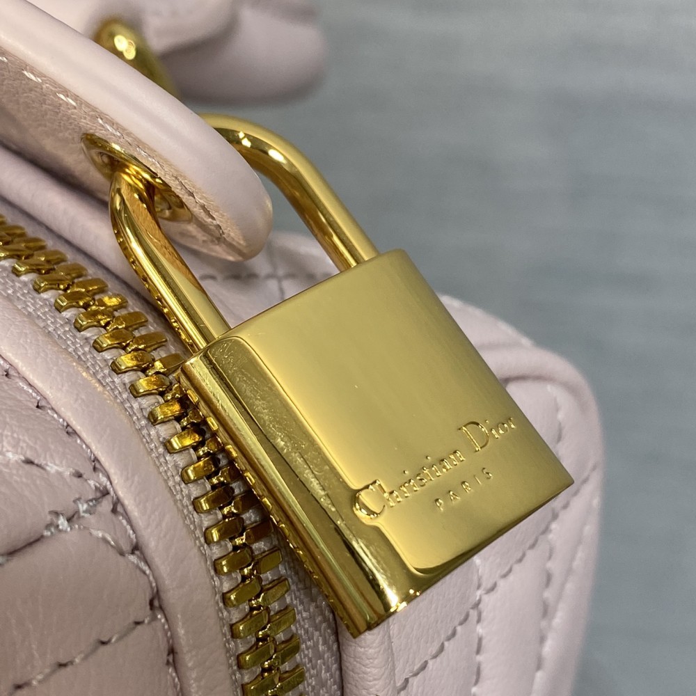 Christian Dior My Dior series matte lambskin matte rattan pattern exquisite pink handbag Christian Dior My Dior series matte lambskin matte rattan pattern exquisite pink handbag
