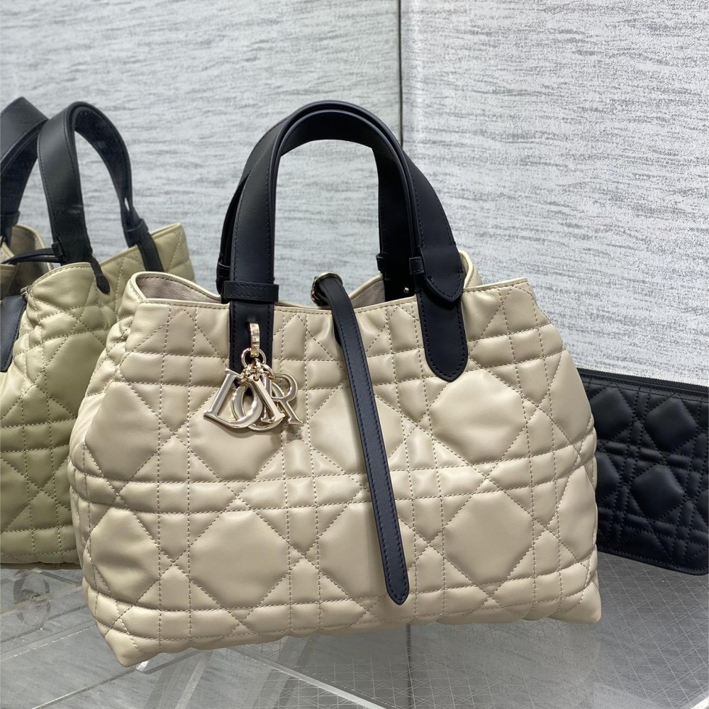 Christian Dior LADY Dior series matte rattan pattern exquisite hardware pure beige handbag Christian Dior LADY Dior series matte rattan pattern exquisite hardware pure beige handbag