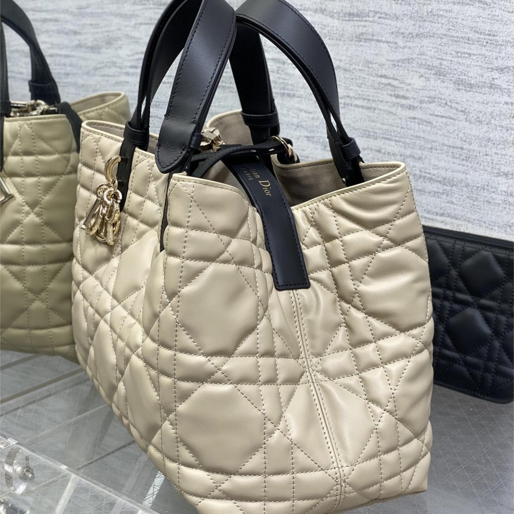 Christian Dior LADY Dior series matte rattan pattern exquisite hardware pure beige handbag Christian Dior LADY Dior series matte rattan pattern exquisite hardware pure beige handbag