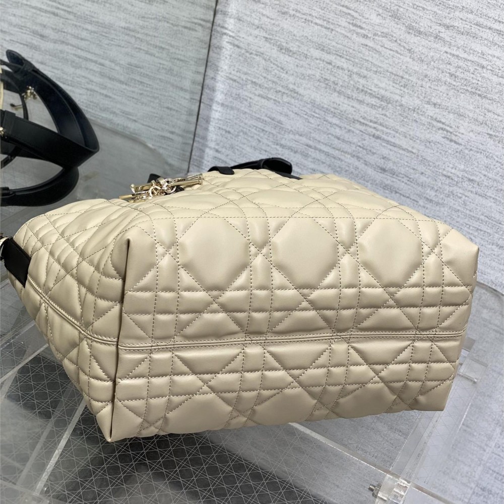 Christian Dior LADY Dior series matte rattan pattern exquisite hardware pure beige handbag Christian Dior LADY Dior series matte rattan pattern exquisite hardware pure beige handbag