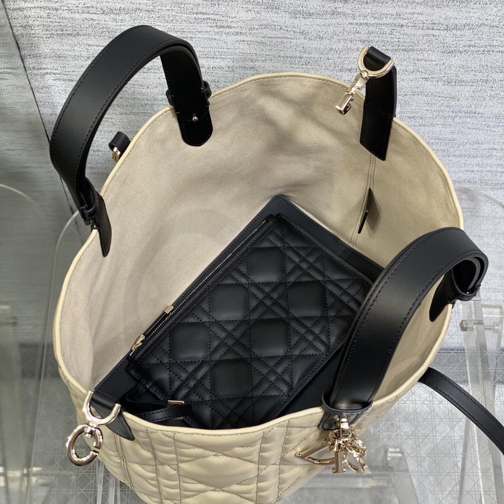 Christian Dior LADY Dior series matte rattan pattern exquisite hardware pure beige handbag Christian Dior LADY Dior series matte rattan pattern exquisite hardware pure beige handbag