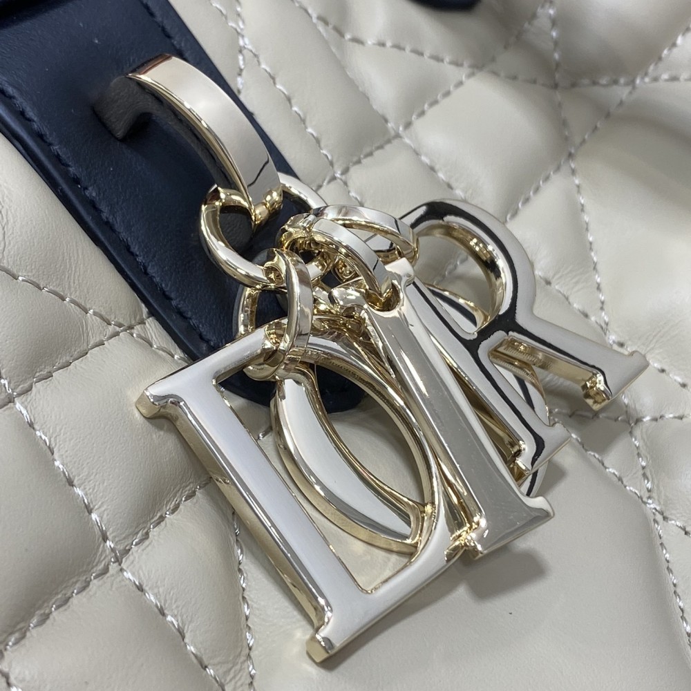 Christian Dior LADY Dior series matte rattan pattern exquisite hardware pure beige handbag Christian Dior LADY Dior series matte rattan pattern exquisite hardware pure beige handbag