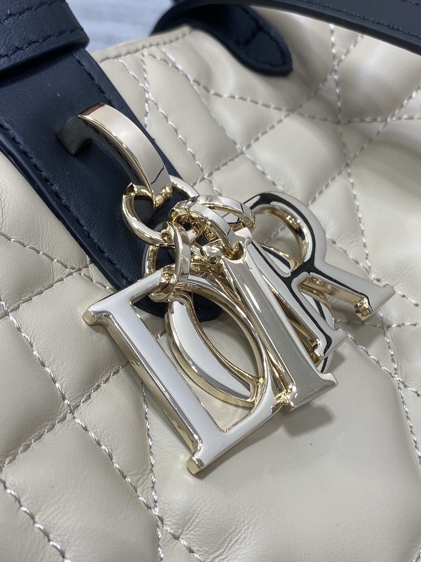 Christian Dior LADY Dior series matte rattan pattern exquisite hardware pure beige handbag Christian Dior LADY Dior series matte rattan pattern exquisite hardware pure beige handbag