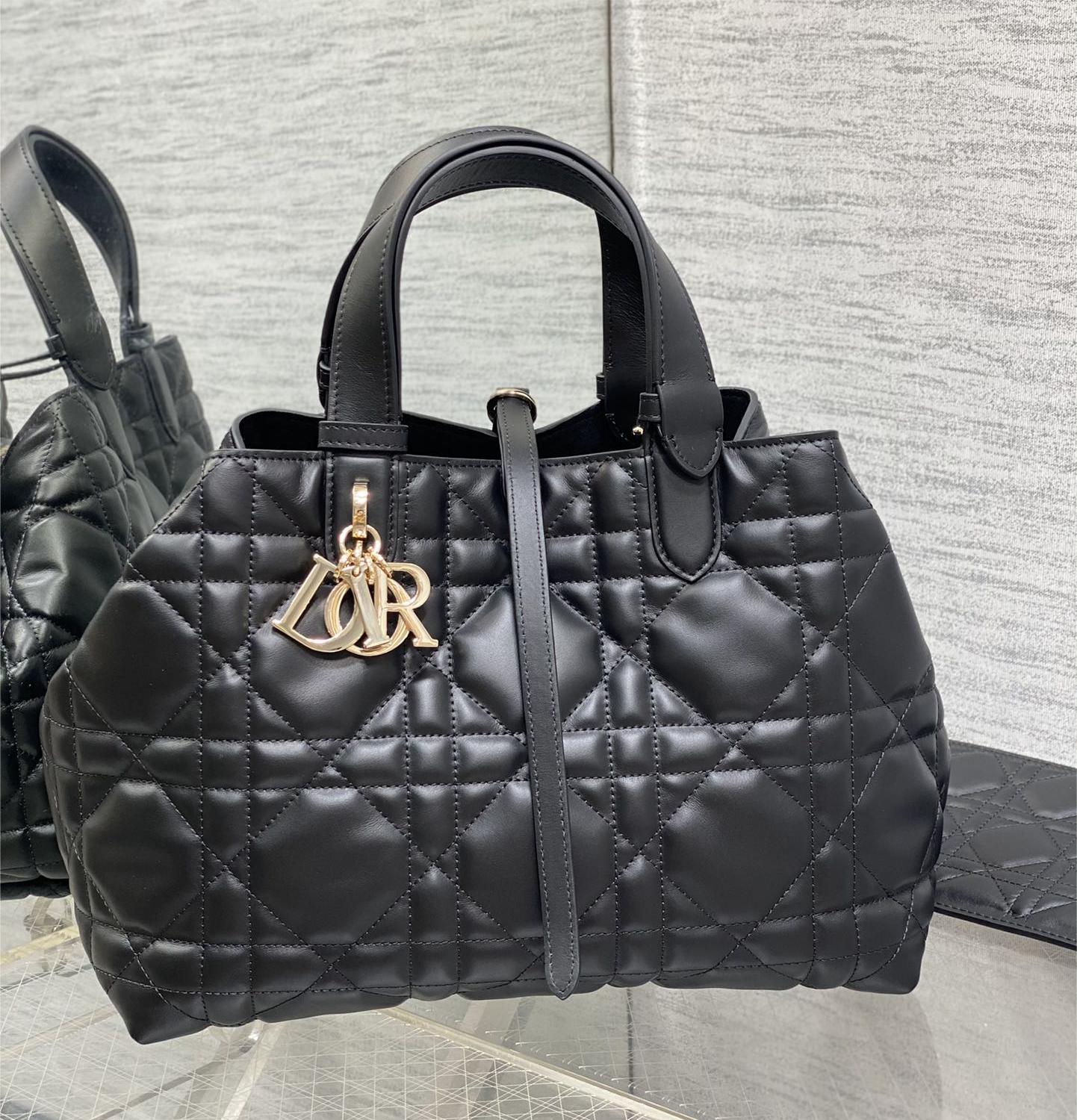 Christian Dior LADY Dior series matte rattan pattern exquisite hardware pure black handbag Christian Dior LADY Dior series matte rattan pattern exquisite hardware pure black handbag
