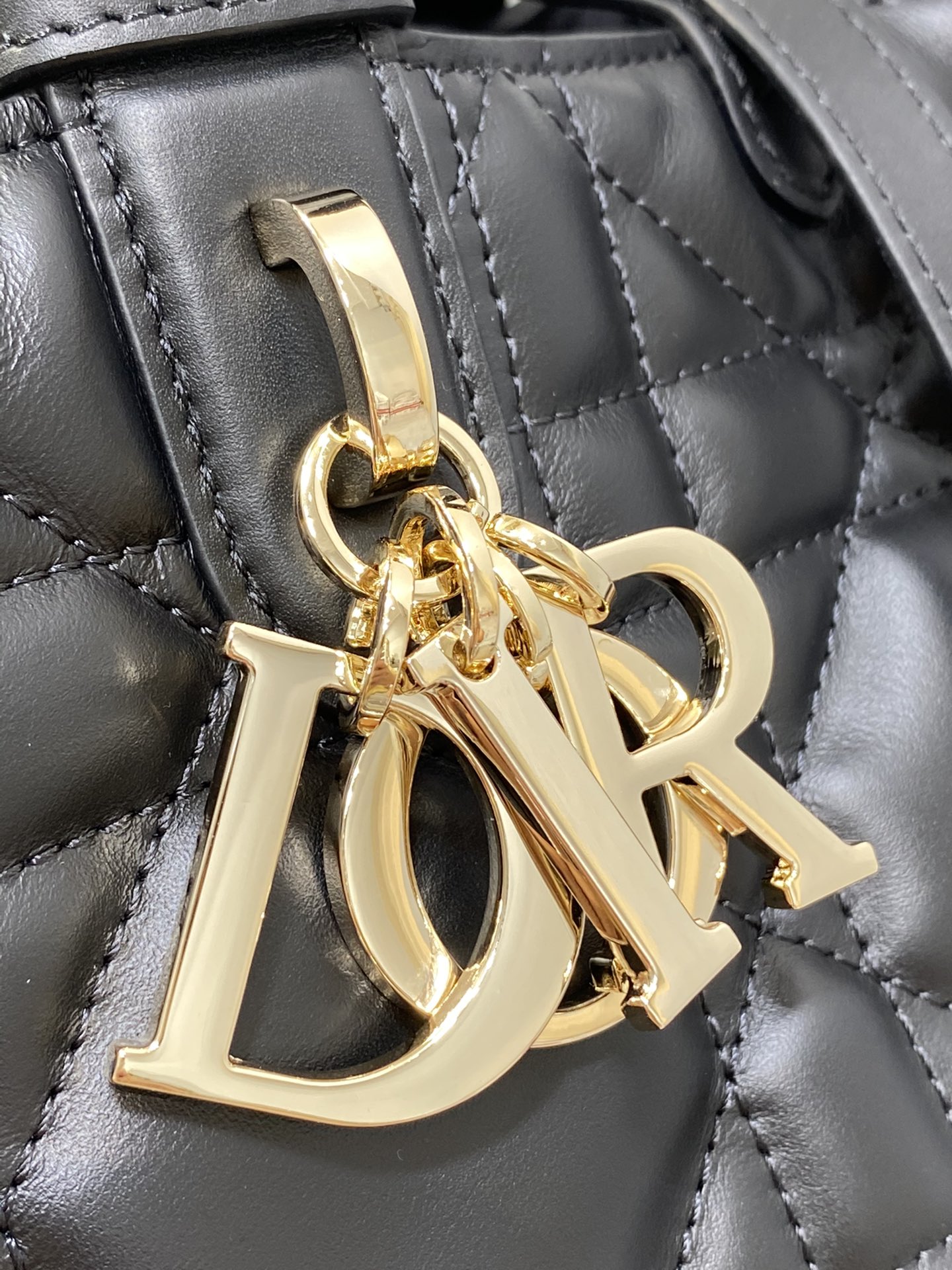 Christian Dior LADY Dior series matte rattan pattern exquisite hardware pure black handbag Christian Dior LADY Dior series matte rattan pattern exquisite hardware pure black handbag
