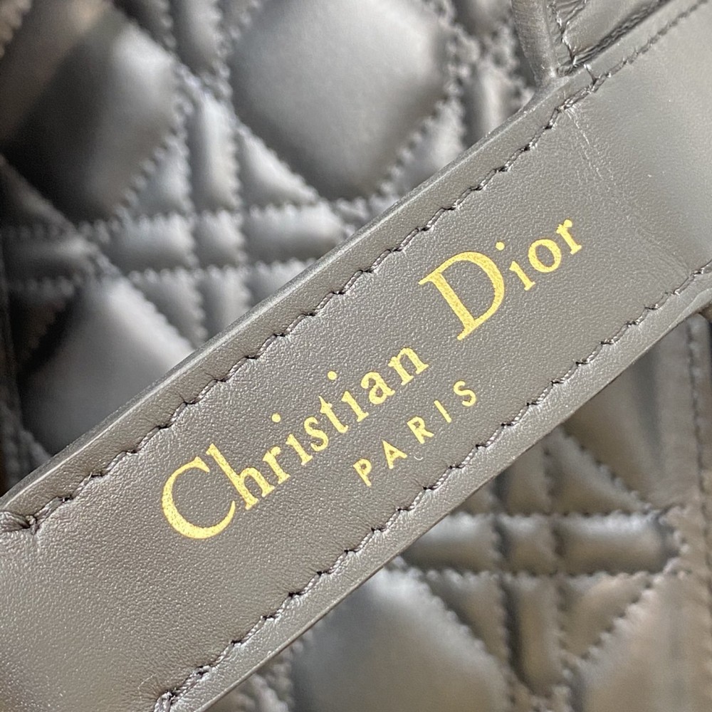 Christian Dior LADY Dior series matte rattan pattern exquisite hardware pure black handbag Christian Dior LADY Dior series matte rattan pattern exquisite hardware pure black handbag