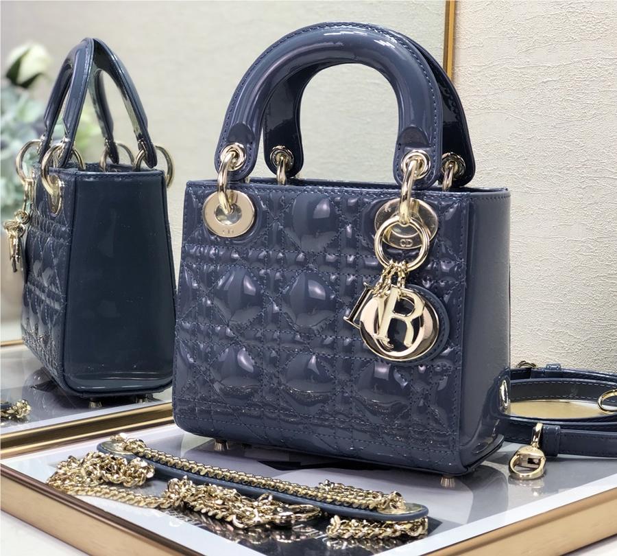 Christian Dior LADY Dior series blue patent leather exquisite hardware handbag Christian Dior LADY Dior series blue patent leather exquisite hardware handbag
