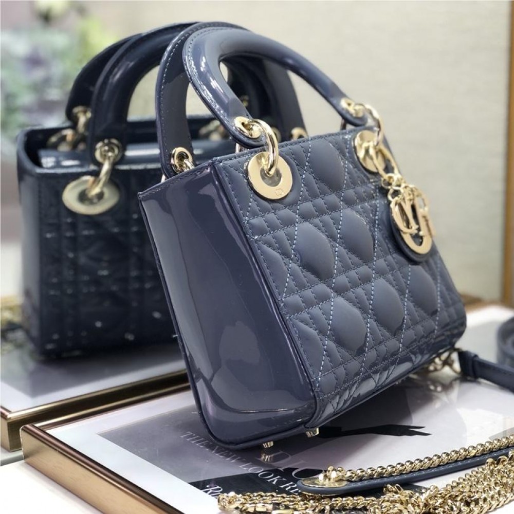 Christian Dior LADY Dior series blue patent leather exquisite hardware handbag Christian Dior LADY Dior series blue patent leather exquisite hardware handbag