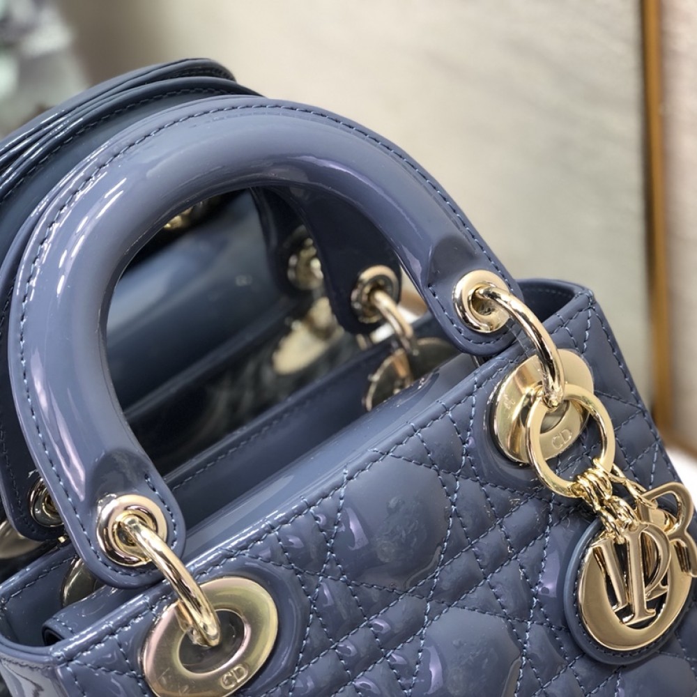 Christian Dior LADY Dior series blue patent leather exquisite hardware handbag Christian Dior LADY Dior series blue patent leather exquisite hardware handbag