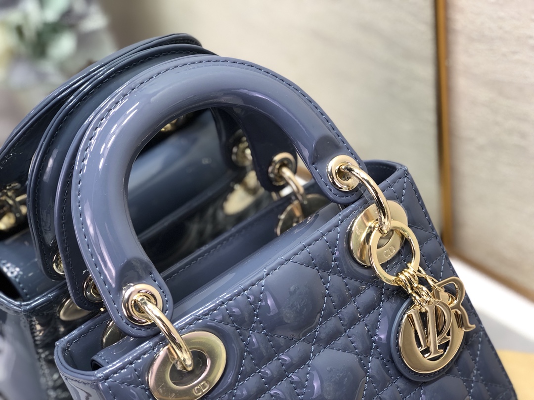 Christian Dior LADY Dior series blue patent leather exquisite hardware handbag Christian Dior LADY Dior series blue patent leather exquisite hardware handbag