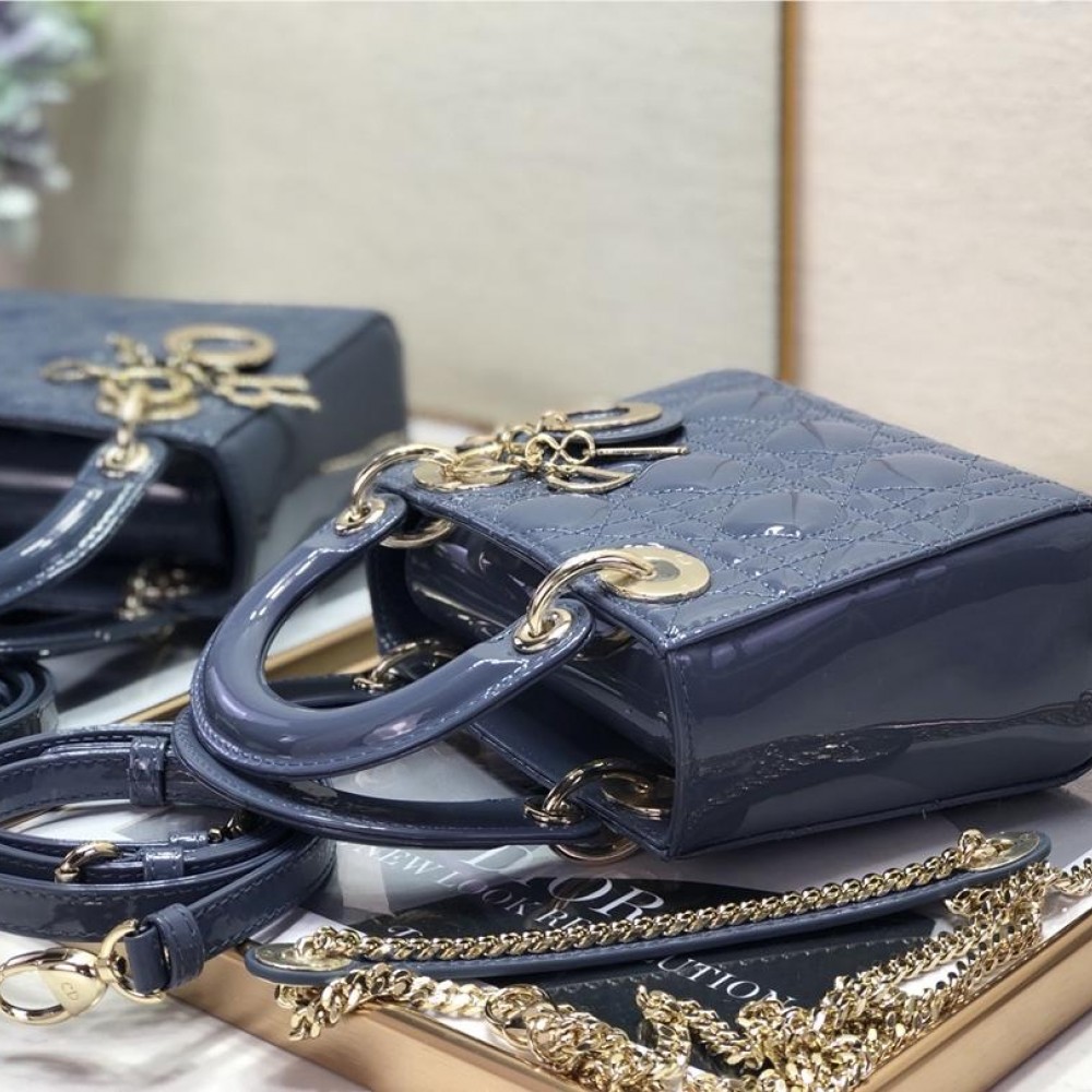 Christian Dior LADY Dior series blue patent leather exquisite hardware handbag Christian Dior LADY Dior series blue patent leather exquisite hardware handbag