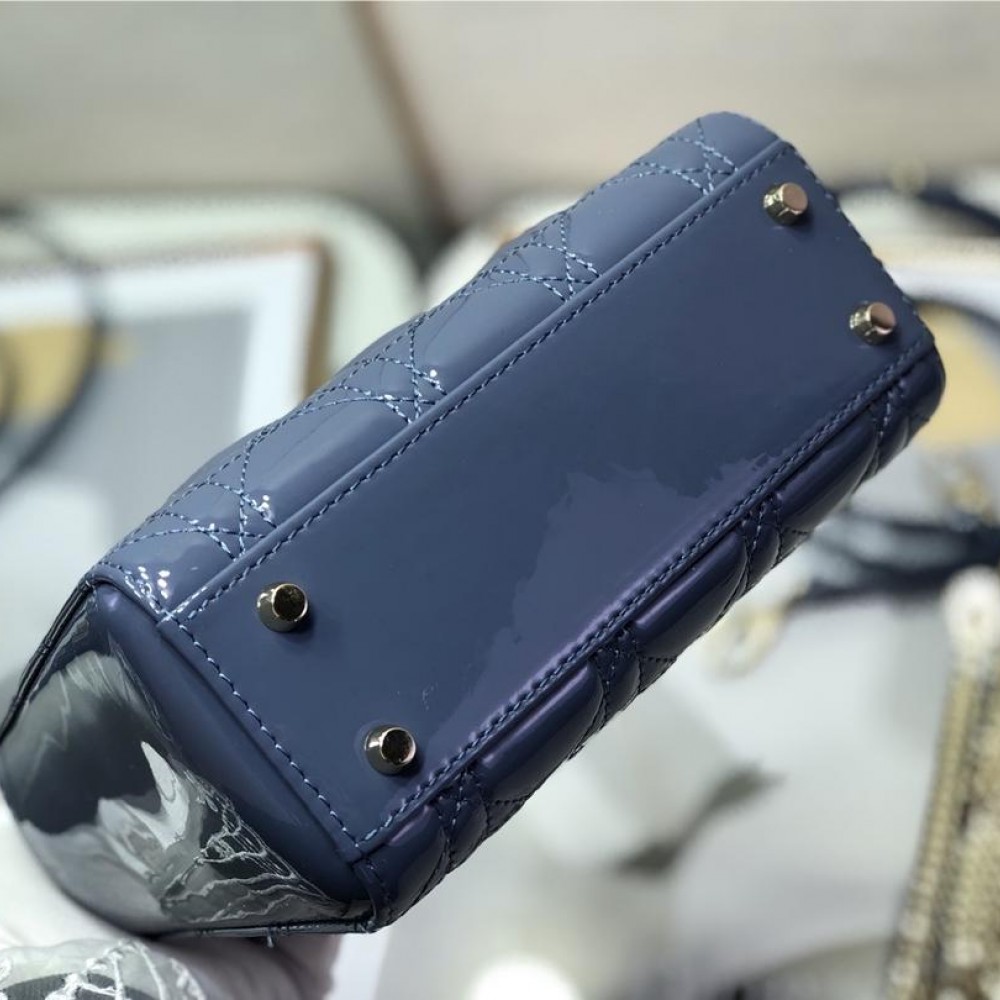 Christian Dior LADY Dior series blue patent leather exquisite hardware handbag Christian Dior LADY Dior series blue patent leather exquisite hardware handbag