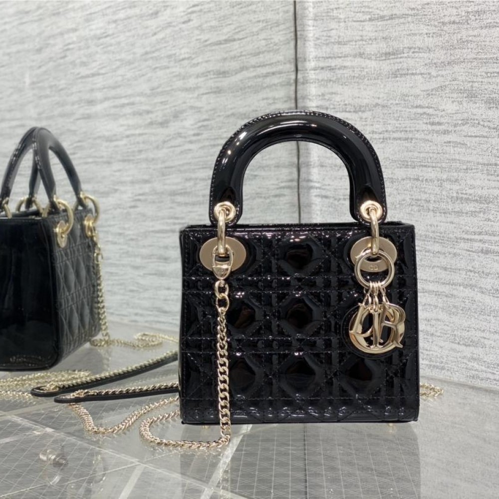 Christian Dior LADY Dior series bright black patent leather exquisite hardware handbag Christian Dior LADY Dior series bright black patent leather exquisite hardware handbag