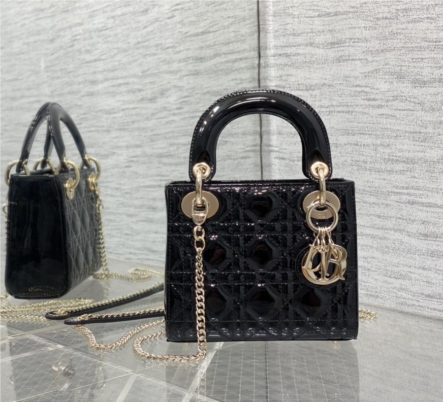 Christian Dior LADY Dior series bright black patent leather exquisite hardware handbag Christian Dior LADY Dior series bright black patent leather exquisite hardware handbag