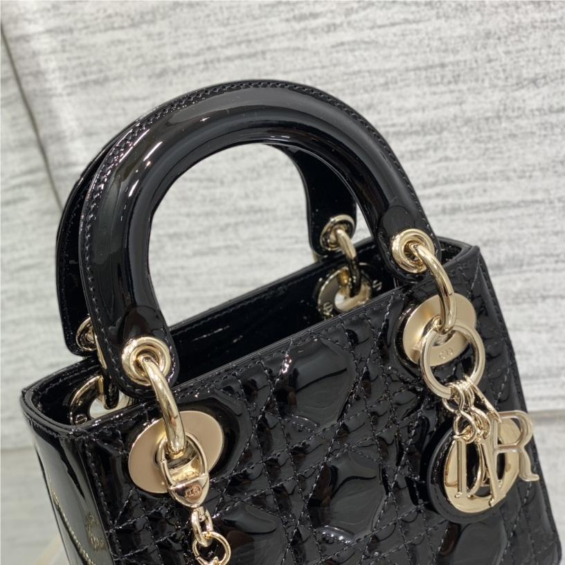 Christian Dior LADY Dior series bright black patent leather exquisite hardware handbag Christian Dior LADY Dior series bright black patent leather exquisite hardware handbag