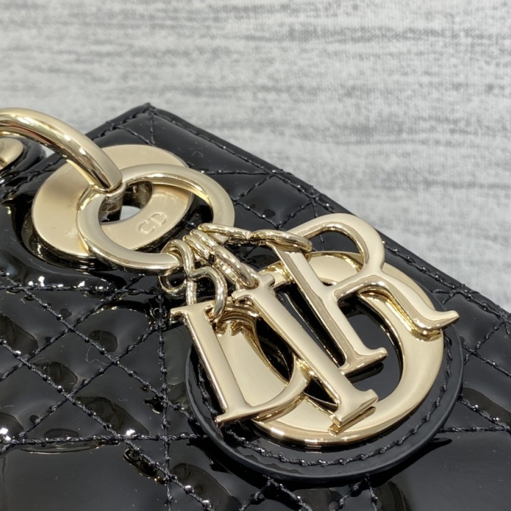 Christian Dior LADY Dior series bright black patent leather exquisite hardware handbag Christian Dior LADY Dior series bright black patent leather exquisite hardware handbag