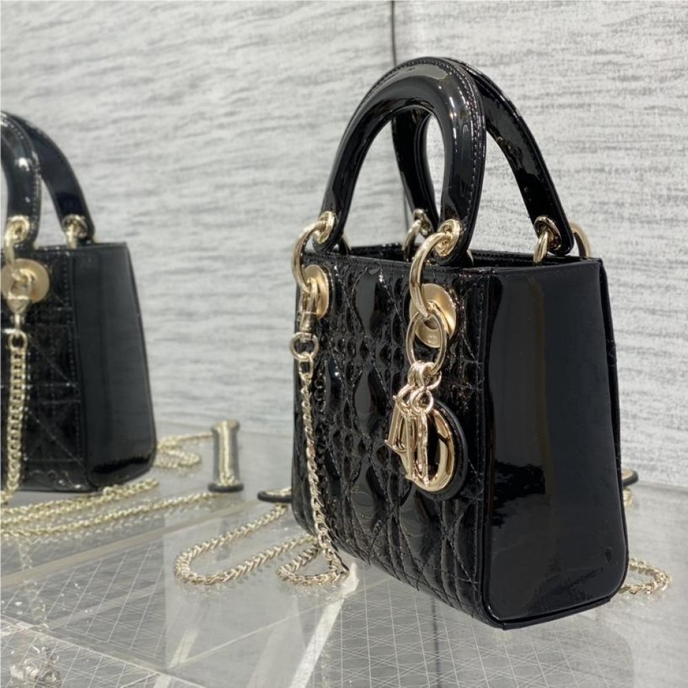 Christian Dior LADY Dior series bright black patent leather exquisite hardware handbag Christian Dior LADY Dior series bright black patent leather exquisite hardware handbag