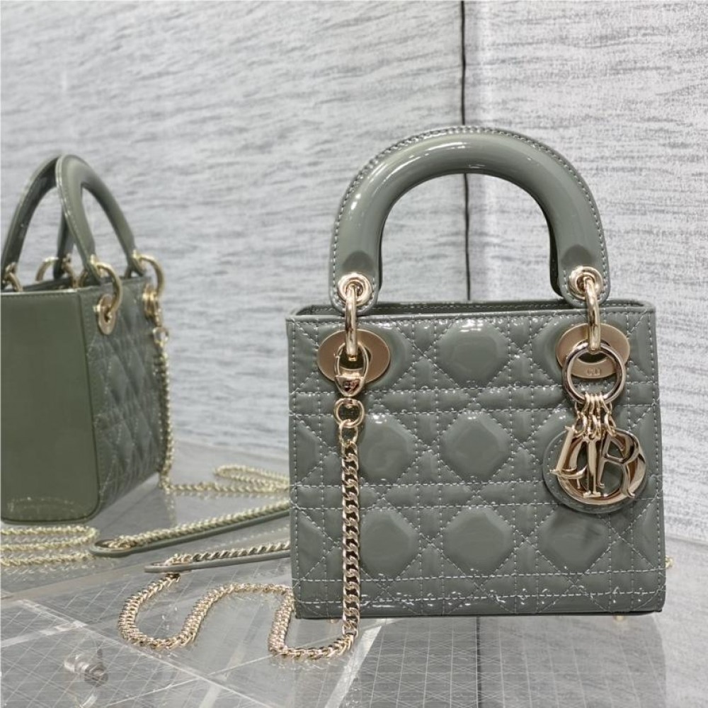 Christian Dior LADY Dior series emerald patent leather texture exquisite hardware handbag Christian Dior LADY Dior series emerald patent leather texture exquisite hardware handbag