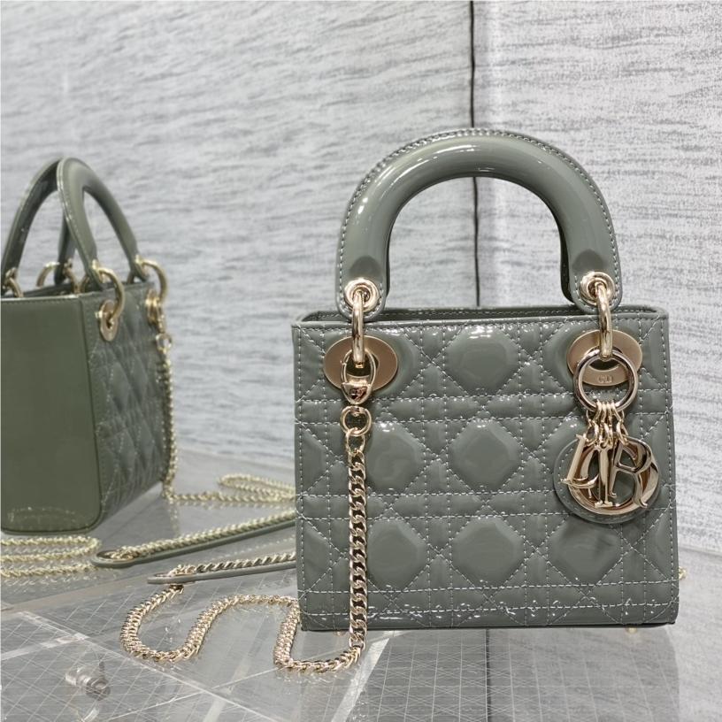 Christian Dior LADY Dior series emerald patent leather texture exquisite hardware handbag Christian Dior LADY Dior series emerald patent leather texture exquisite hardware handbag