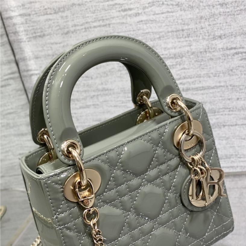 Christian Dior LADY Dior series emerald patent leather texture exquisite hardware handbag Christian Dior LADY Dior series emerald patent leather texture exquisite hardware handbag