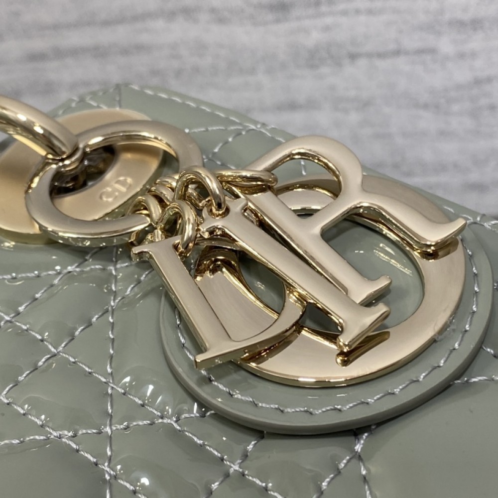 Christian Dior LADY Dior series emerald patent leather texture exquisite hardware handbag Christian Dior LADY Dior series emerald patent leather texture exquisite hardware handbag
