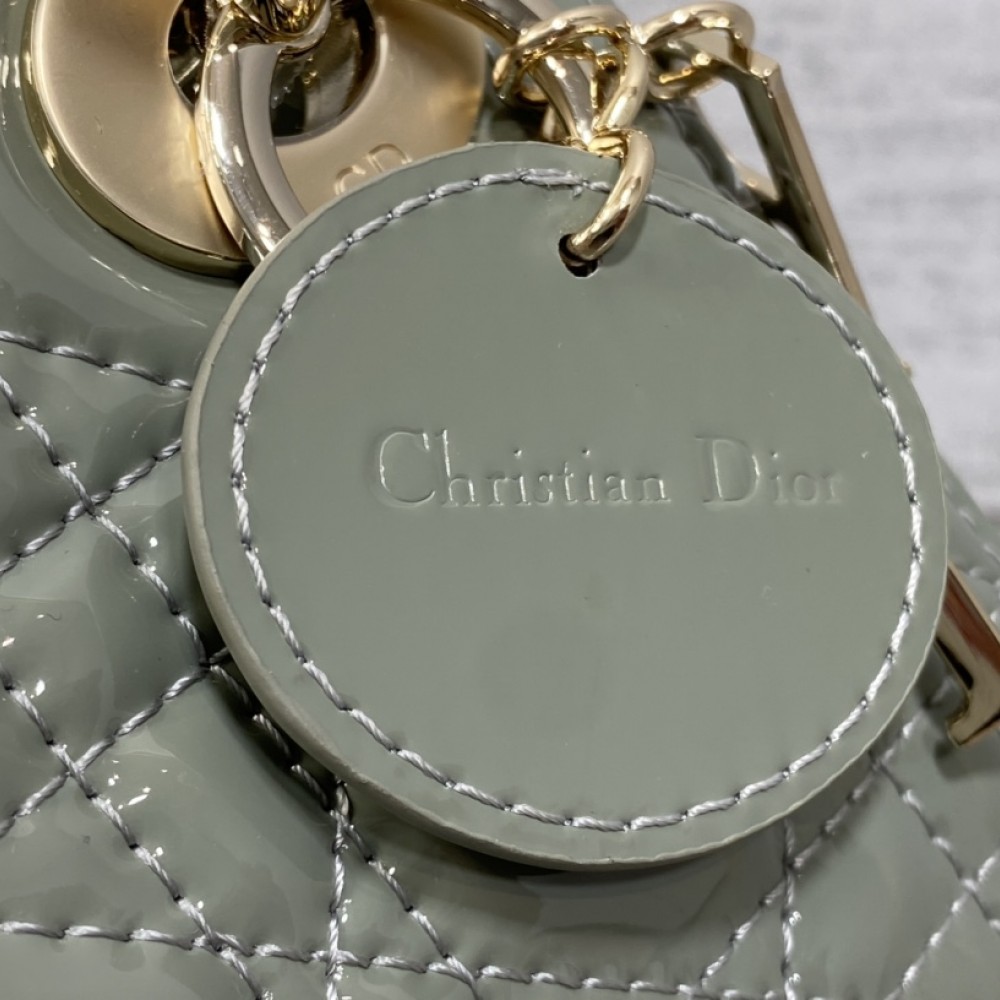 Christian Dior LADY Dior series emerald patent leather texture exquisite hardware handbag Christian Dior LADY Dior series emerald patent leather texture exquisite hardware handbag