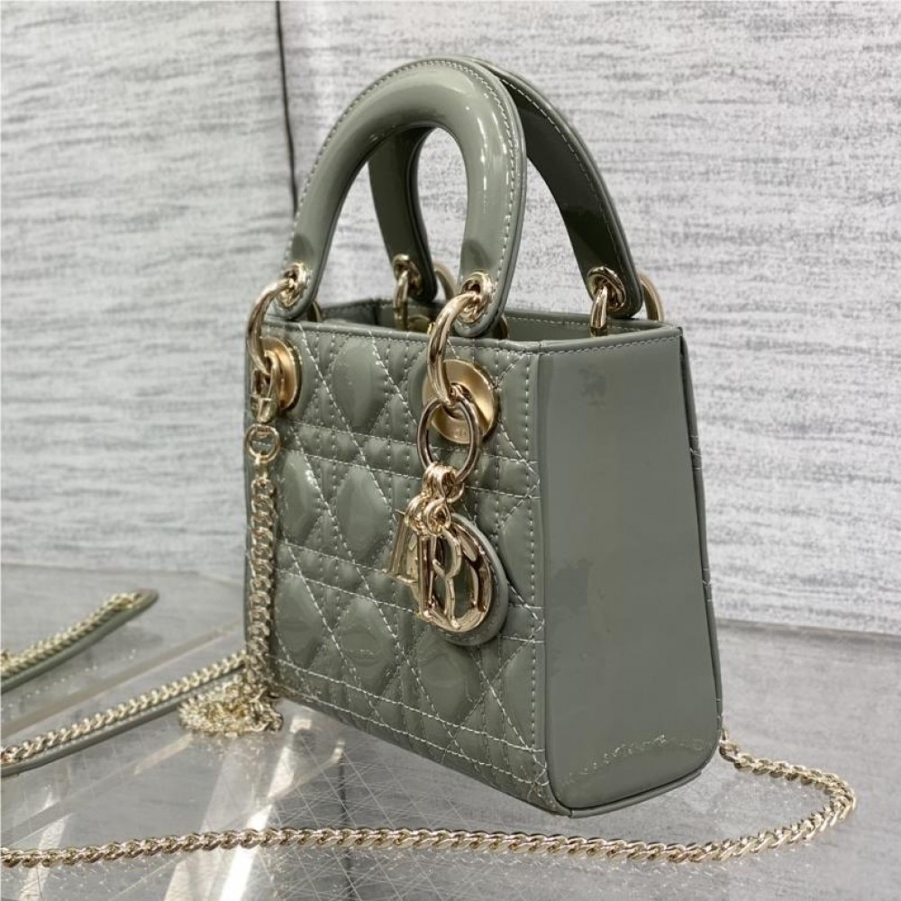 Christian Dior LADY Dior series emerald patent leather texture exquisite hardware handbag Christian Dior LADY Dior series emerald patent leather texture exquisite hardware handbag
