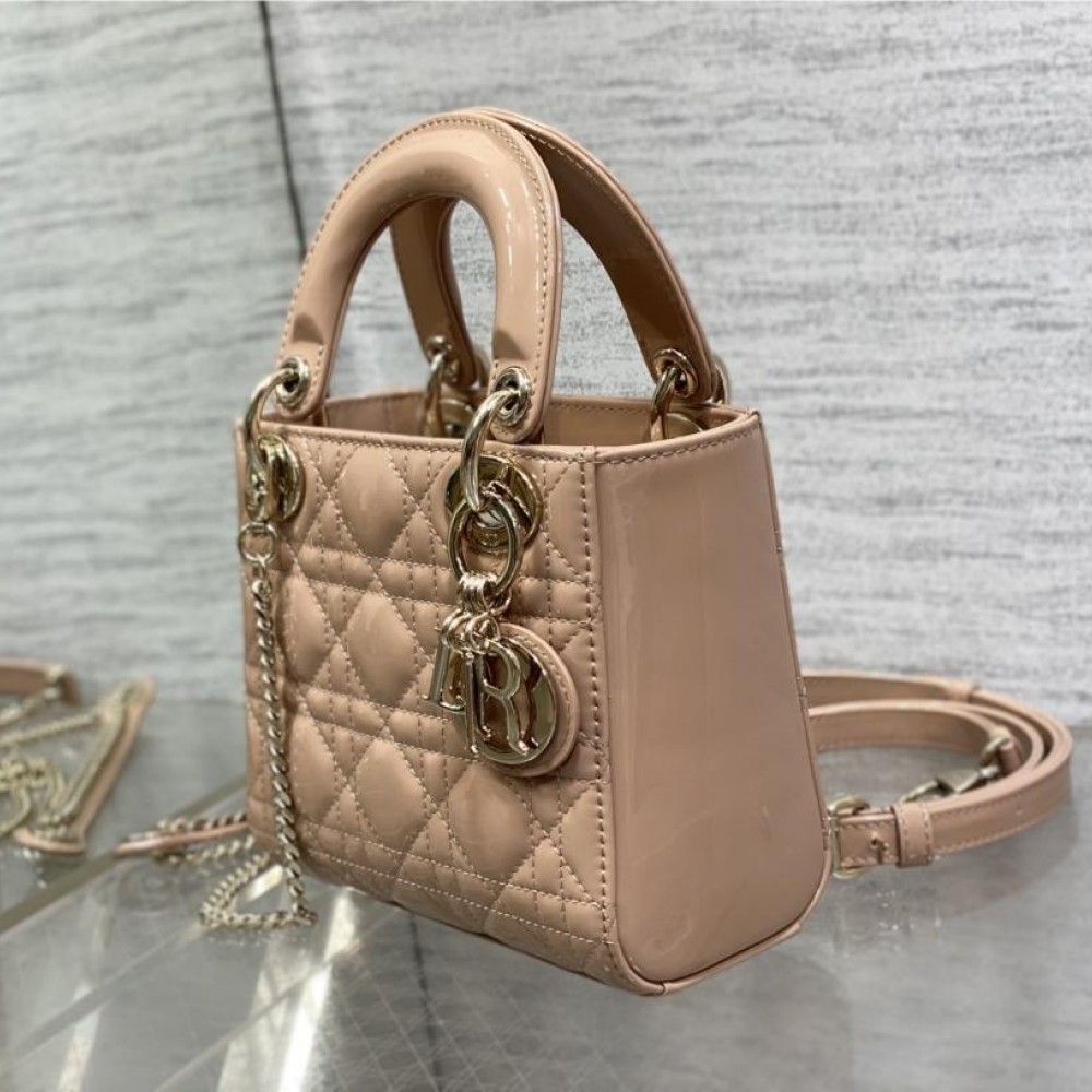 Christian Dior LADY Dior series crimson patent leather exquisite hardware handbag Christian Dior LADY Dior series crimson patent leather exquisite hardware handbag
