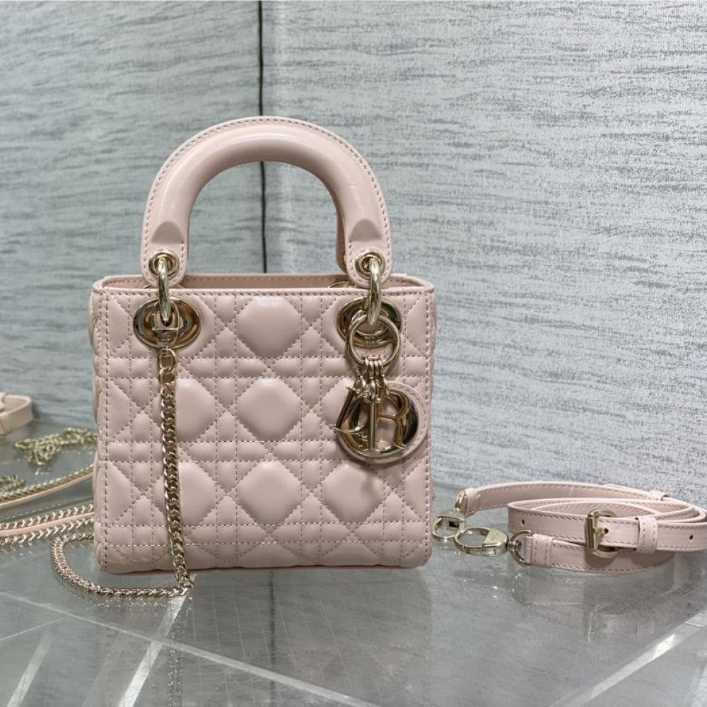 Christian Dior LADY Dior series cute pink patent leather texture exquisite hardware handbag Christian Dior LADY Dior series cute pink patent leather texture exquisite hardware handbag