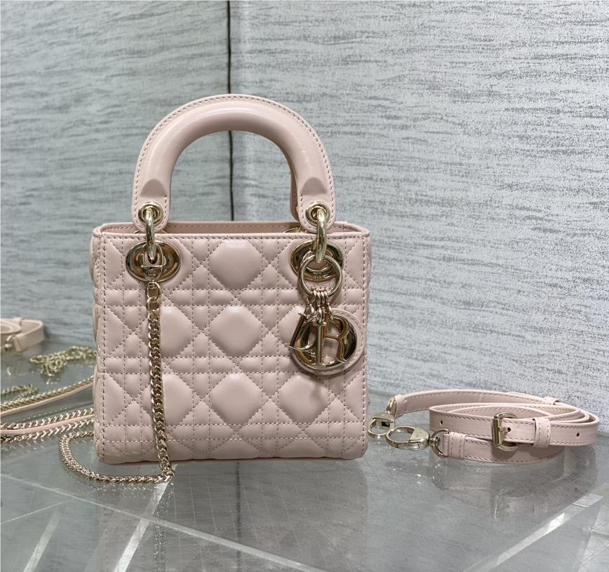 Christian Dior LADY Dior series cute pink patent leather texture exquisite hardware handbag Christian Dior LADY Dior series cute pink patent leather texture exquisite hardware handbag