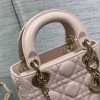 Christian Dior LADY Dior series cute pink patent leather texture exquisite hardware handbag Christian Dior LADY Dior series cute pink patent leather texture exquisite hardware handbag
