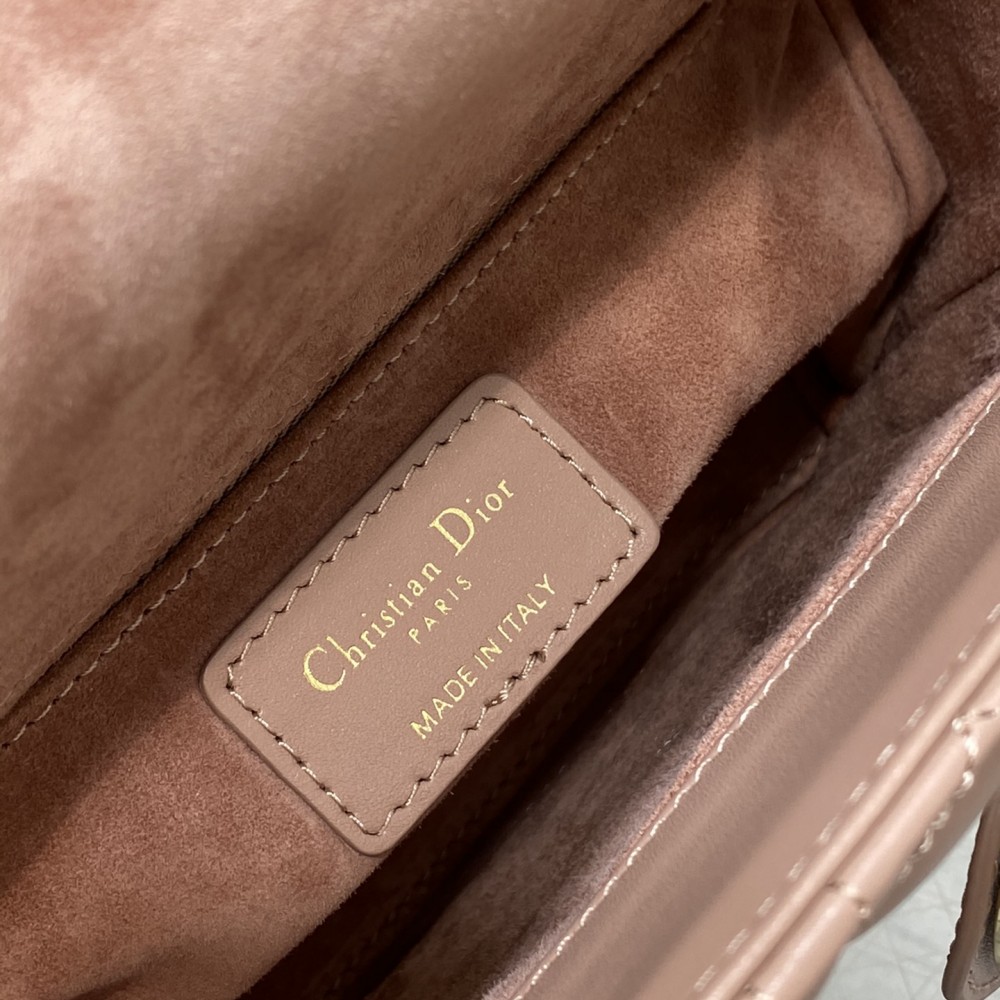 Christian Dior LADY Dior series crimson patent leather texture exquisite hardware medium handbag Christian Dior LADY Dior series crimson patent leather texture exquisite hardware medium handbag
