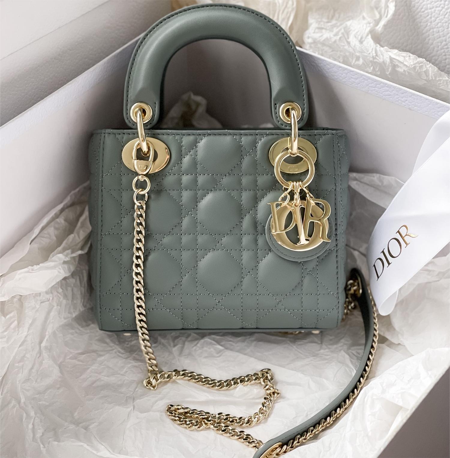 Christian Dior LADY Dior series emerald green patent leather texture exquisite hardware handbag Christian Dior LADY Dior series emerald green patent leather texture exquisite hardware handbag