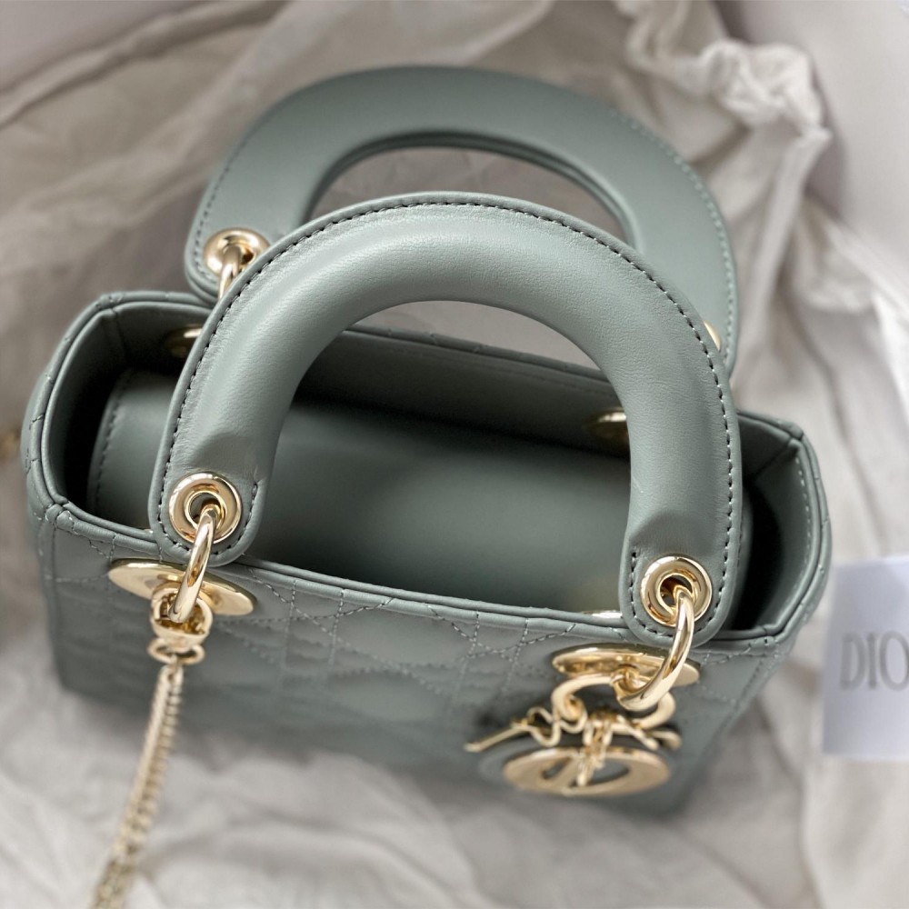 Christian Dior LADY Dior series emerald green patent leather texture exquisite hardware handbag Christian Dior LADY Dior series emerald green patent leather texture exquisite hardware handbag