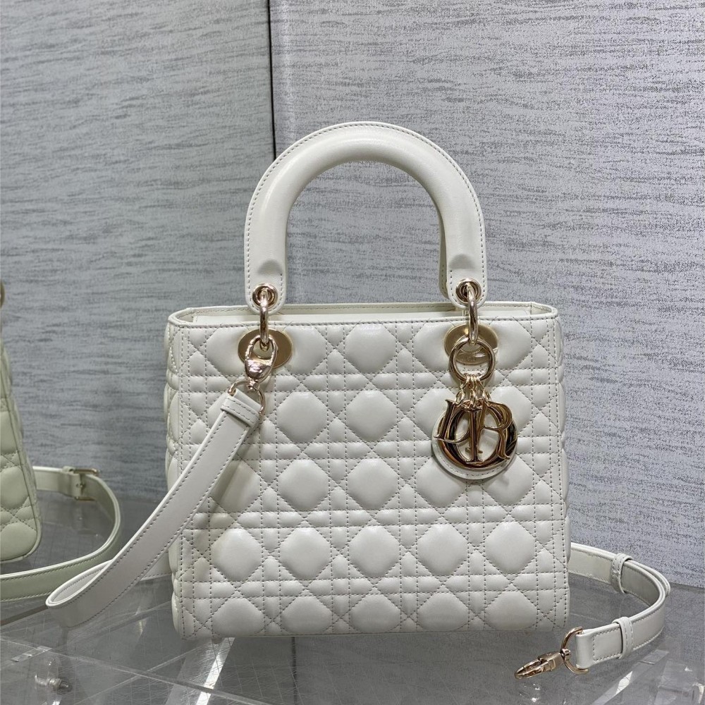 Christian Dior LADY Dior series pure white patent leather texture exquisite hardware large handbag Christian Dior LADY Dior series pure white patent leather texture exquisite hardware large handbag
