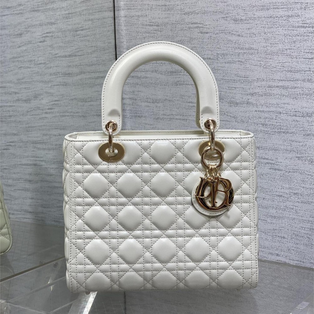 Christian Dior LADY Dior series pure white patent leather texture exquisite hardware large handbag Christian Dior LADY Dior series pure white patent leather texture exquisite hardware large handbag