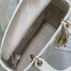 Christian Dior LADY Dior series pure white patent leather texture exquisite hardware large handbag Christian Dior LADY Dior series pure white patent leather texture exquisite hardware large handbag